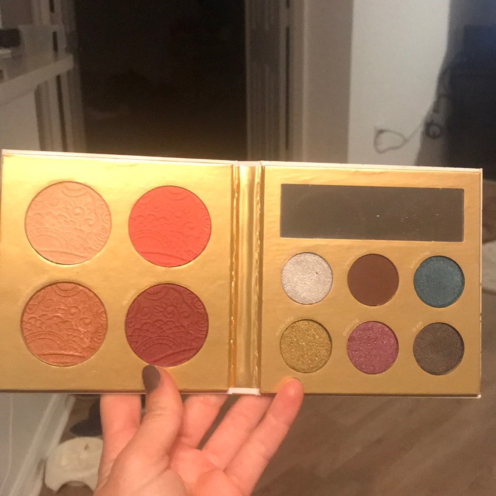 Pur midnight masquerade face and eyeshadow palette